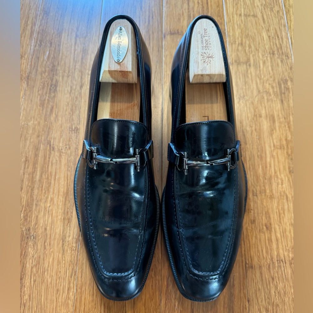 Beautiful Salvatore Ferragamo Fenice Leather Loafers - 9D - Great Condition
